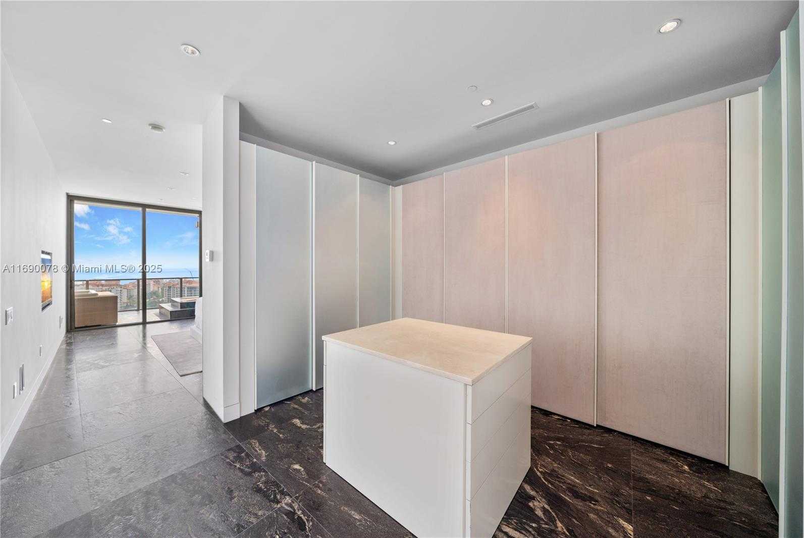 Small Image of 800 SOUTH POINTE DR #2002, Miami Beach Number 34
