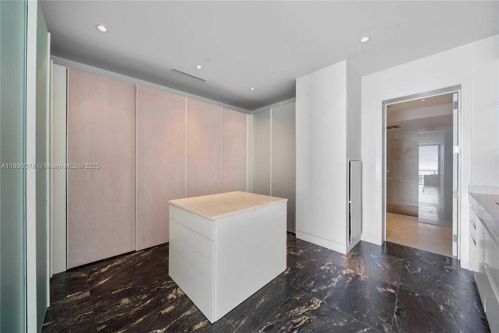 Small Image of 800 SOUTH POINTE DR #2002, Miami Beach Number 35
