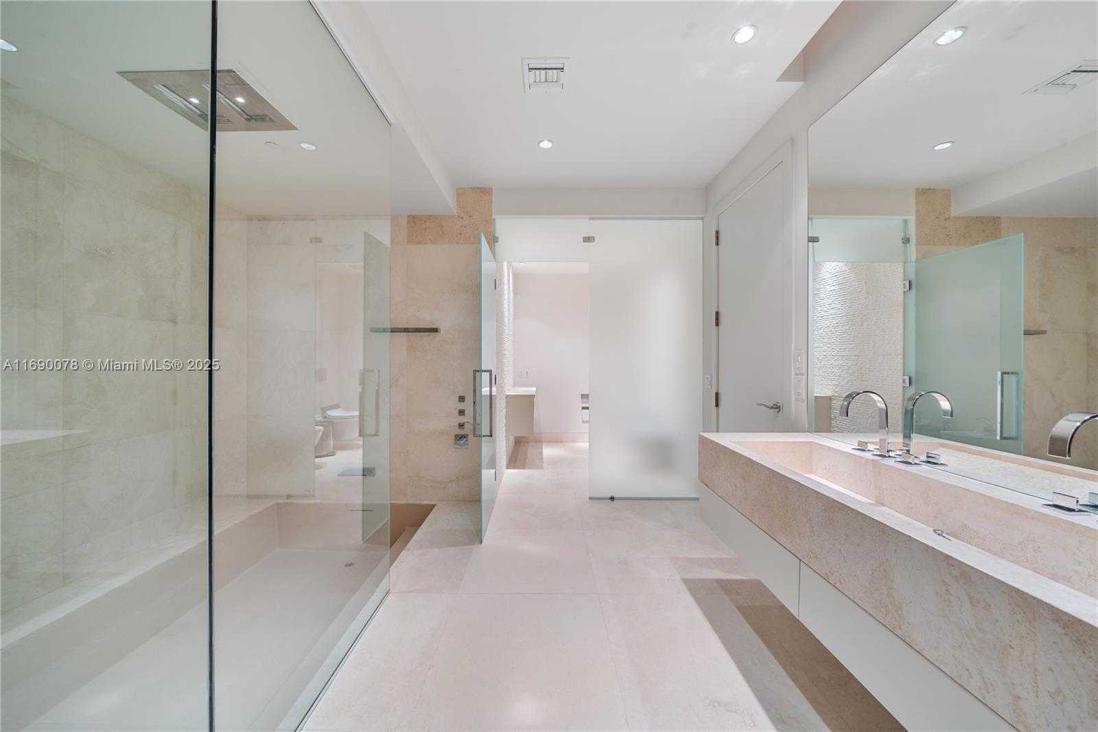 Small Image of 800 SOUTH POINTE DR #2002, Miami Beach Number 36