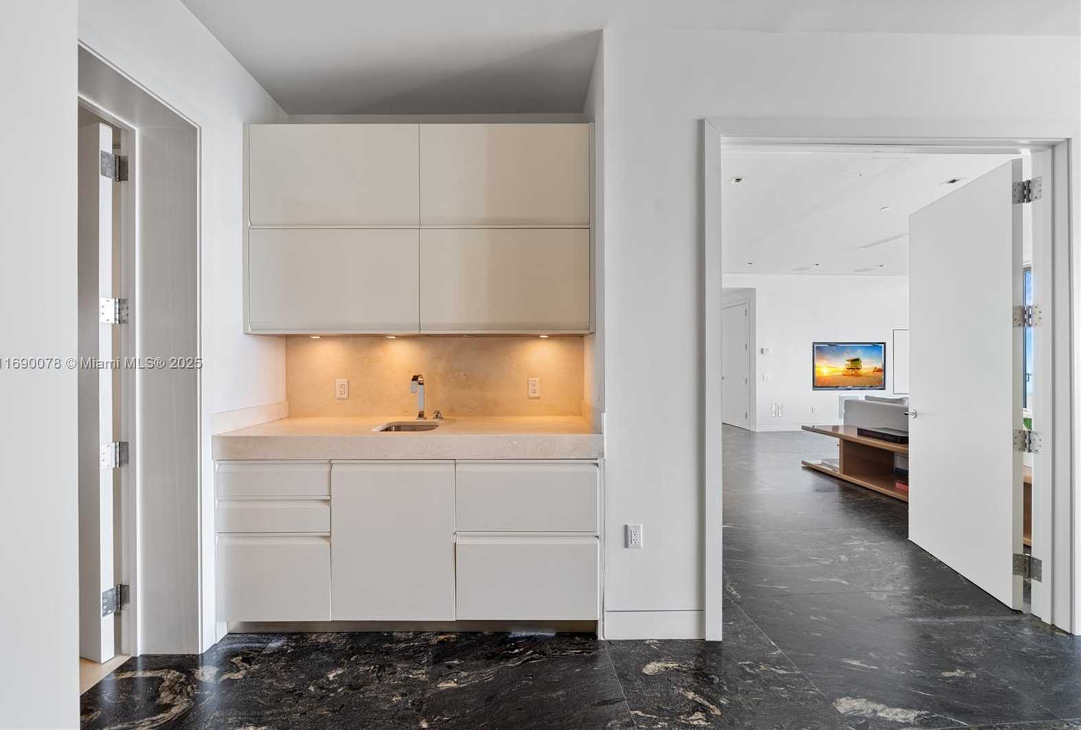 Small Image of 800 SOUTH POINTE DR #2002, Miami Beach Number 39