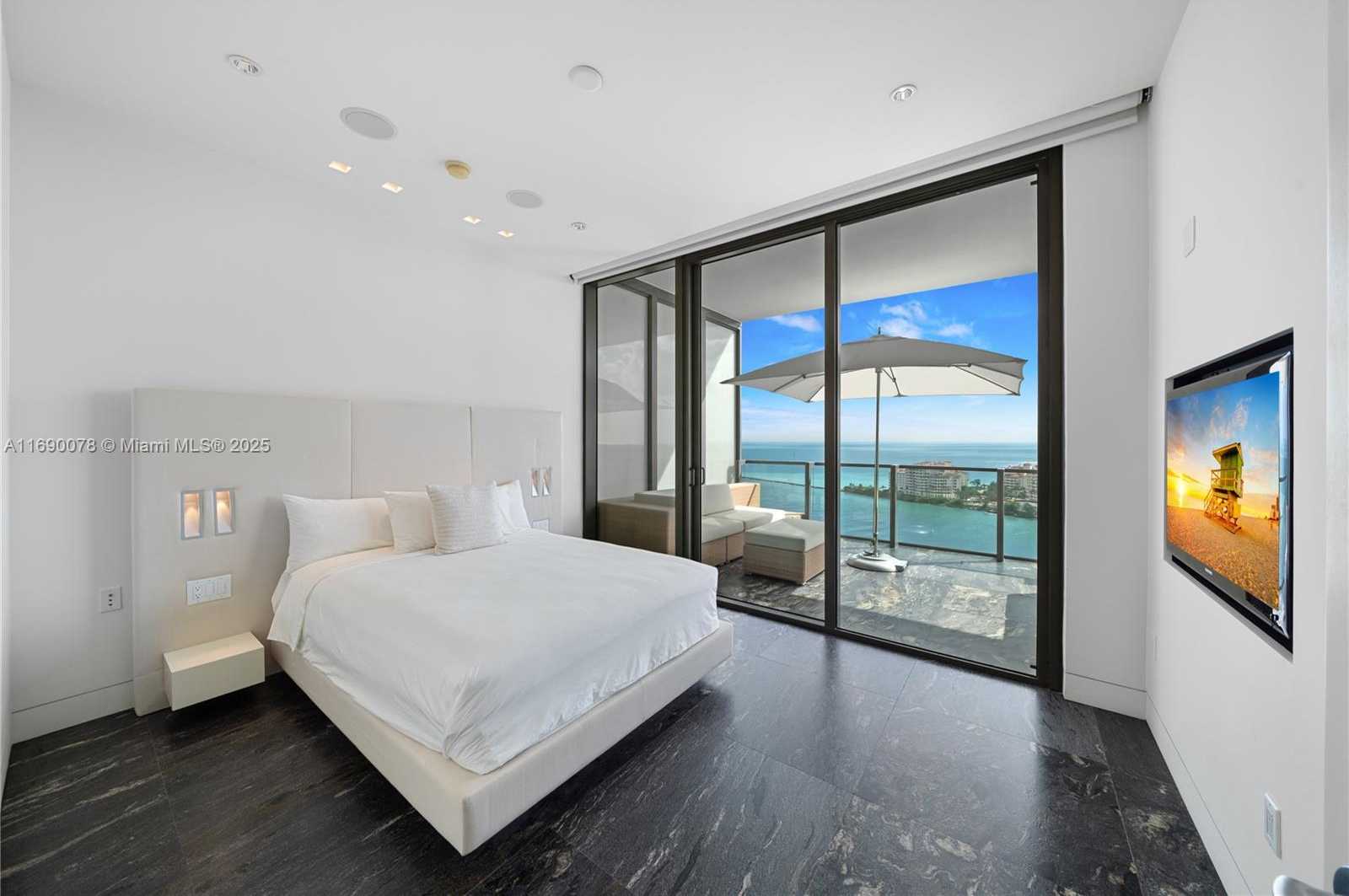 Small Image of 800 SOUTH POINTE DR #2002, Miami Beach Number 40