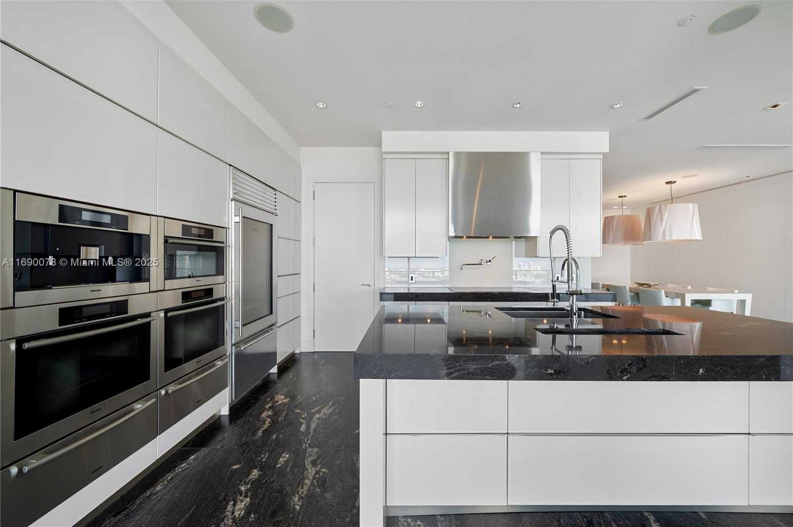 Small Image of 800 SOUTH POINTE DR #2002, Miami Beach Number 59