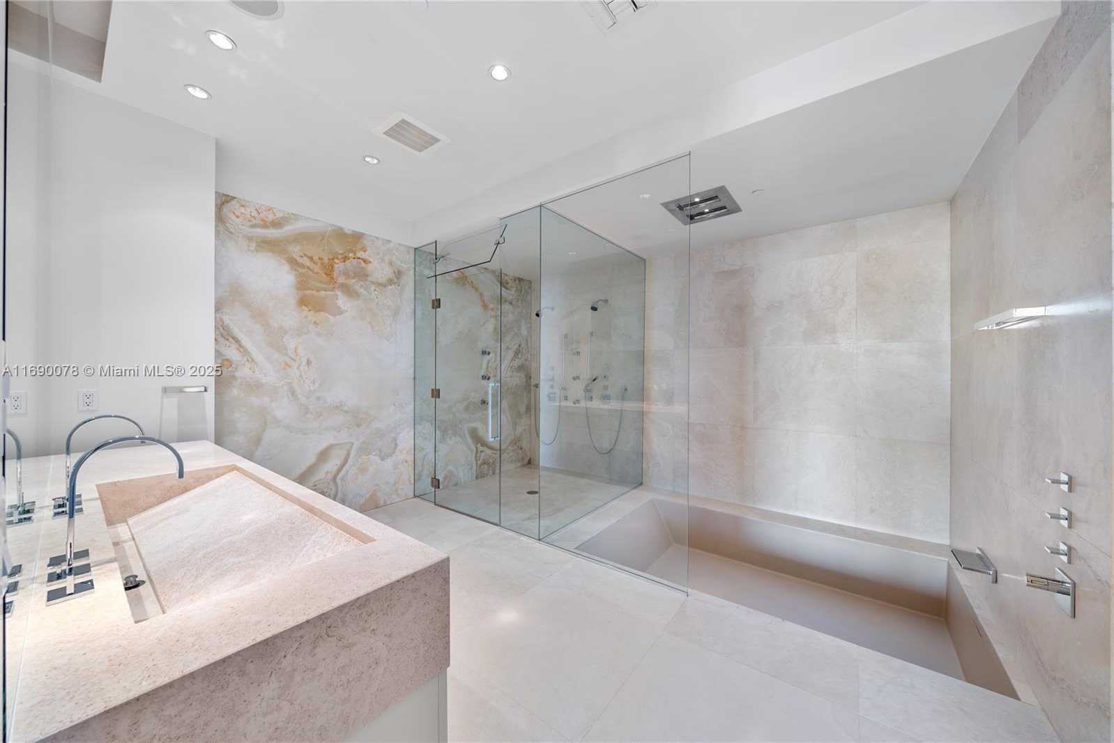 Small Image of 800 SOUTH POINTE DR #2002, Miami Beach Number 6