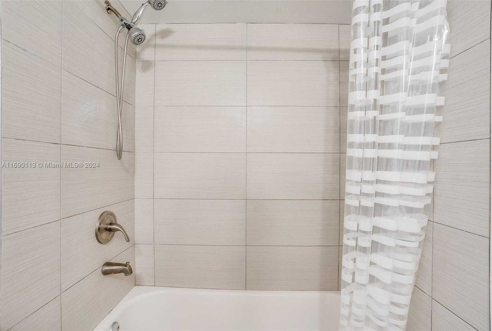 Small Image of 20350 WEST COUNTRY CLUB DR #120-4, Aventura Number 14