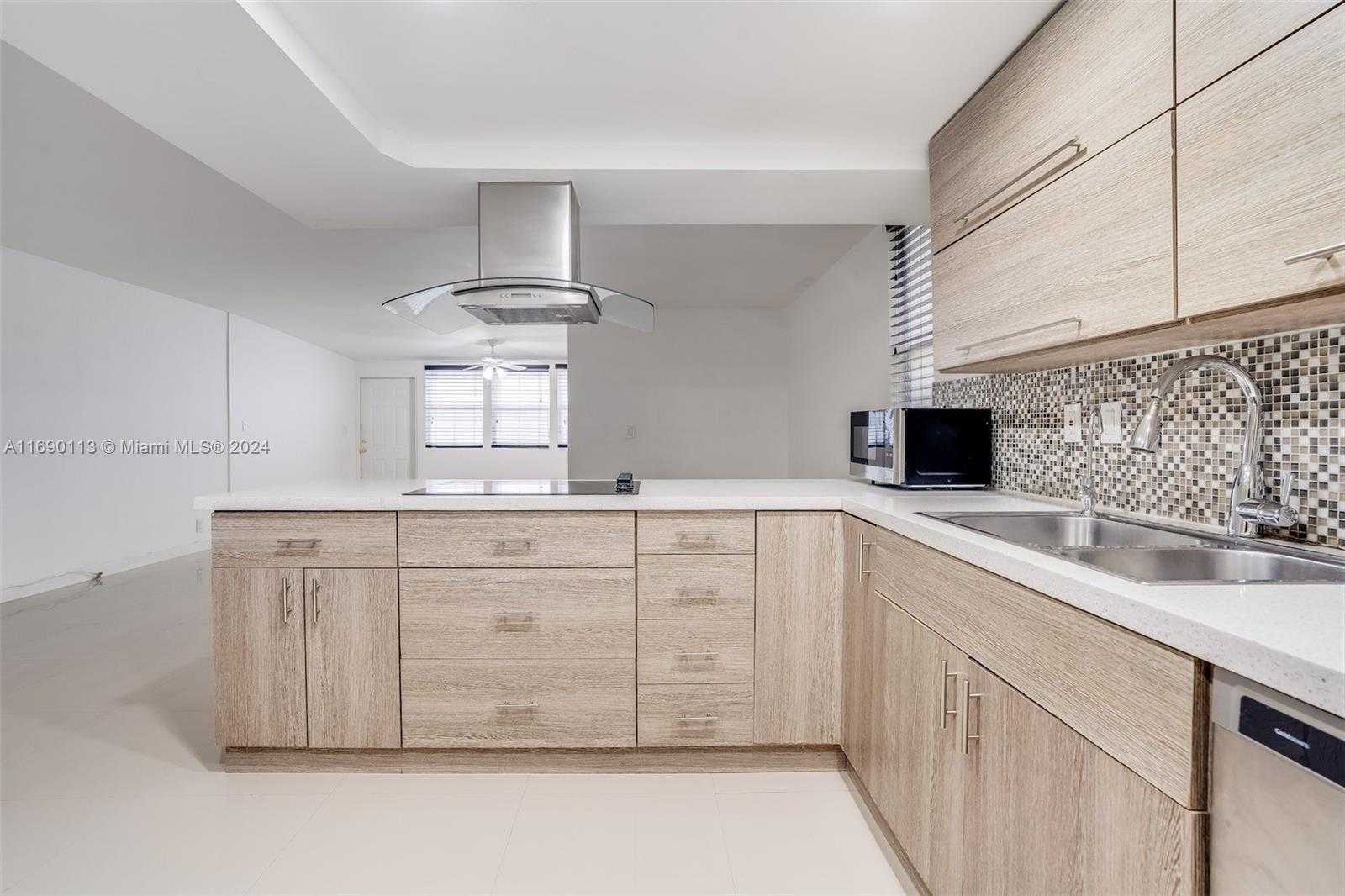 Small Image of 20350 WEST COUNTRY CLUB DR #120-4, Aventura Number 2
