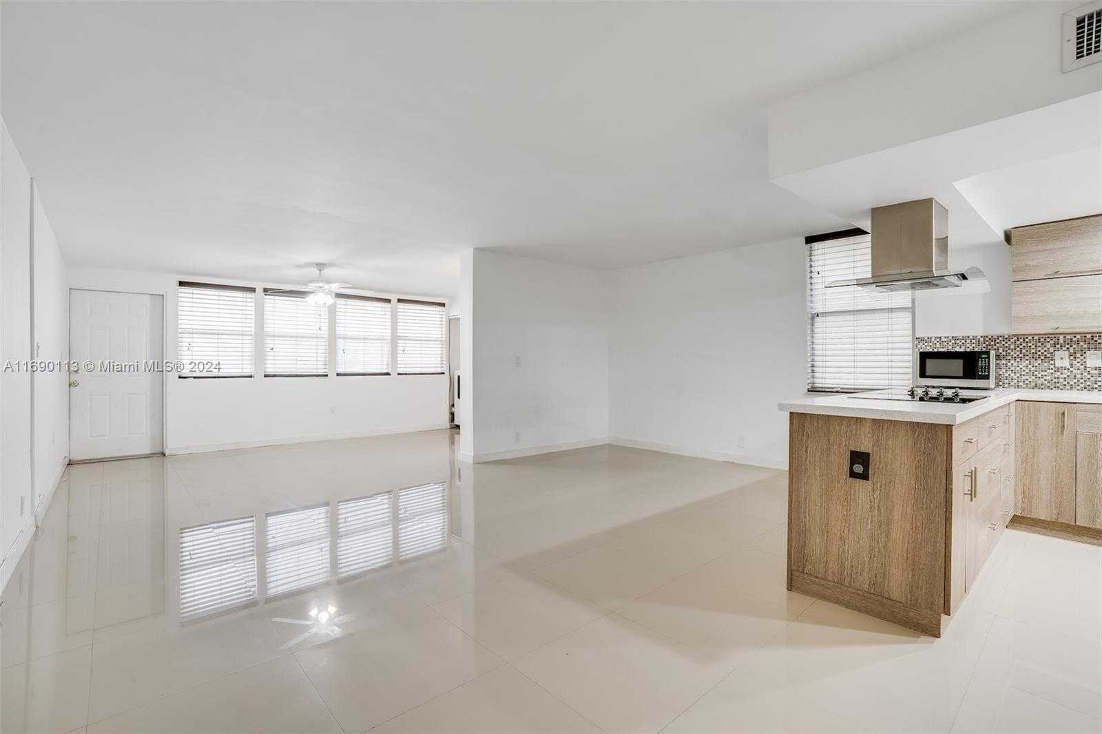 Small Image of 20350 WEST COUNTRY CLUB DR #120-4, Aventura Number 5