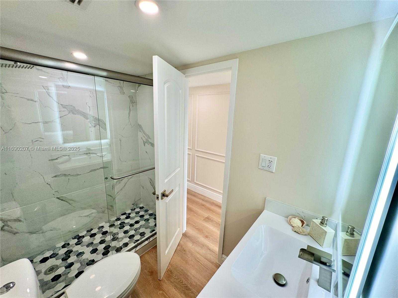 Small Image of 16546 NORTH EAST 26TH AVE #3G, North Miami Beach Number 16