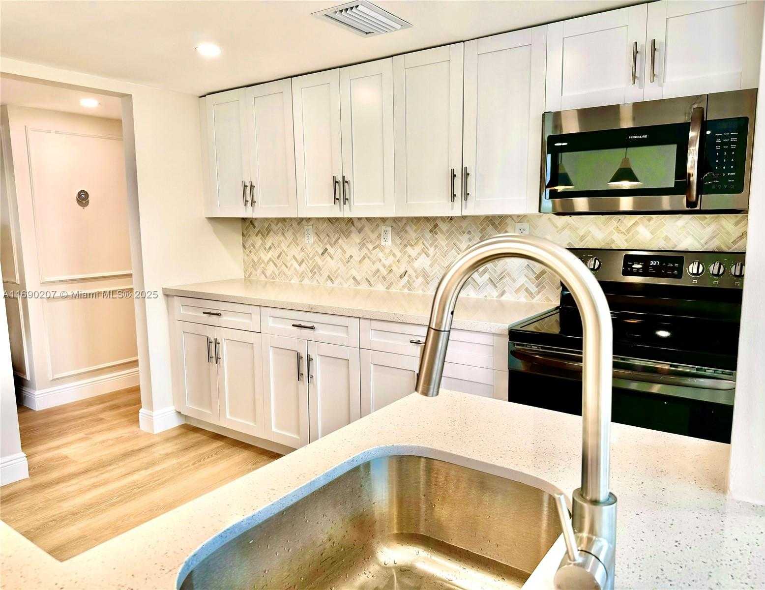 Small Image of 16546 NORTH EAST 26TH AVE #3G, North Miami Beach Number 2