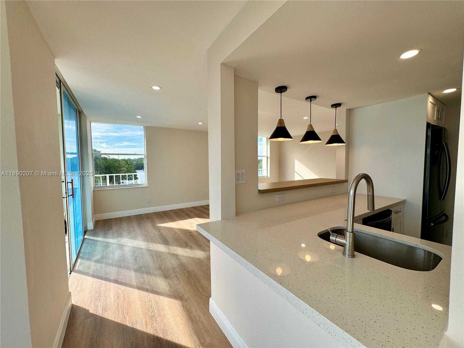 Small Image of 16546 NORTH EAST 26TH AVE #3G, North Miami Beach Number 5