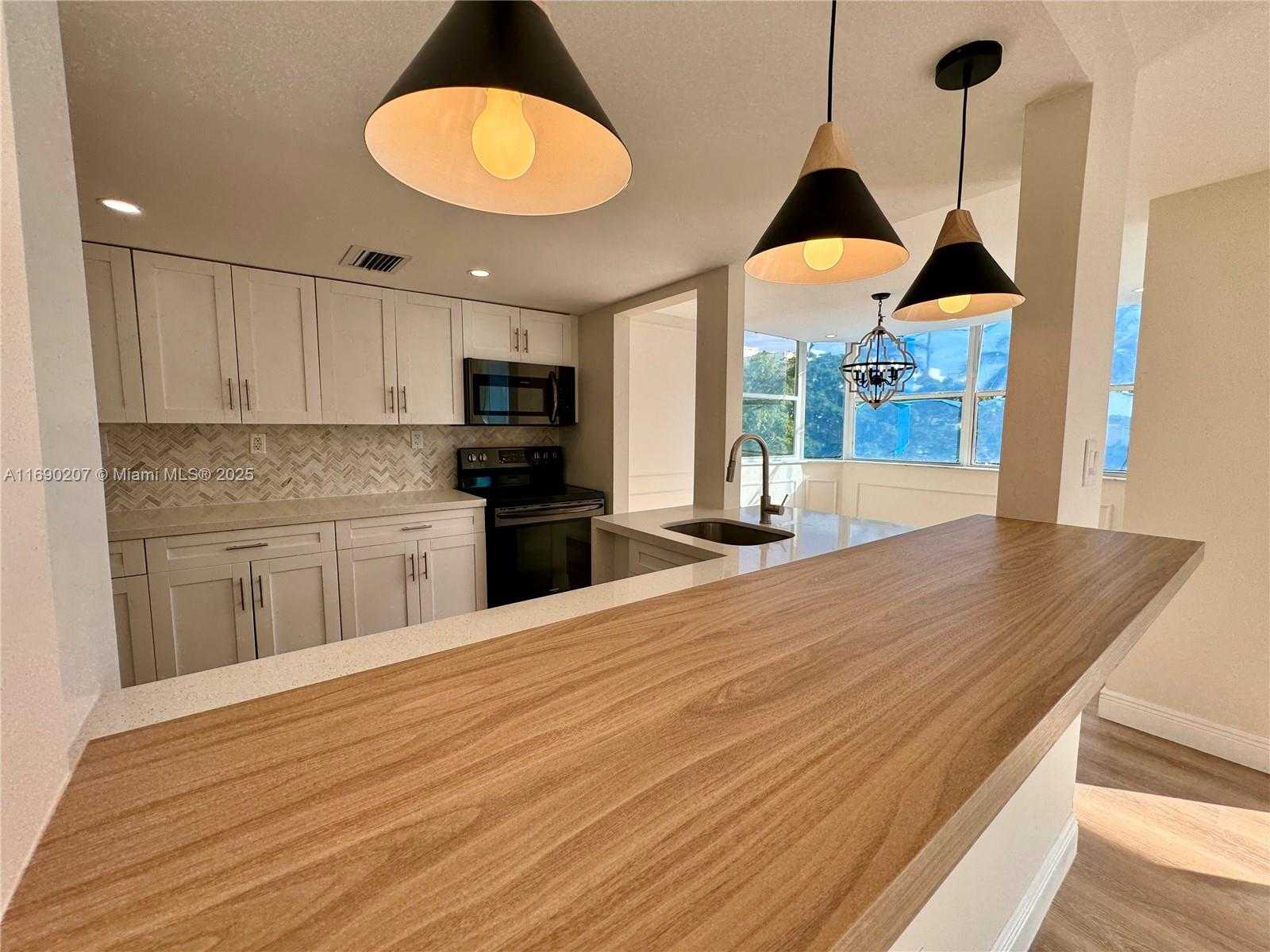 Small Image of 16546 NORTH EAST 26TH AVE #3G, North Miami Beach Number 7