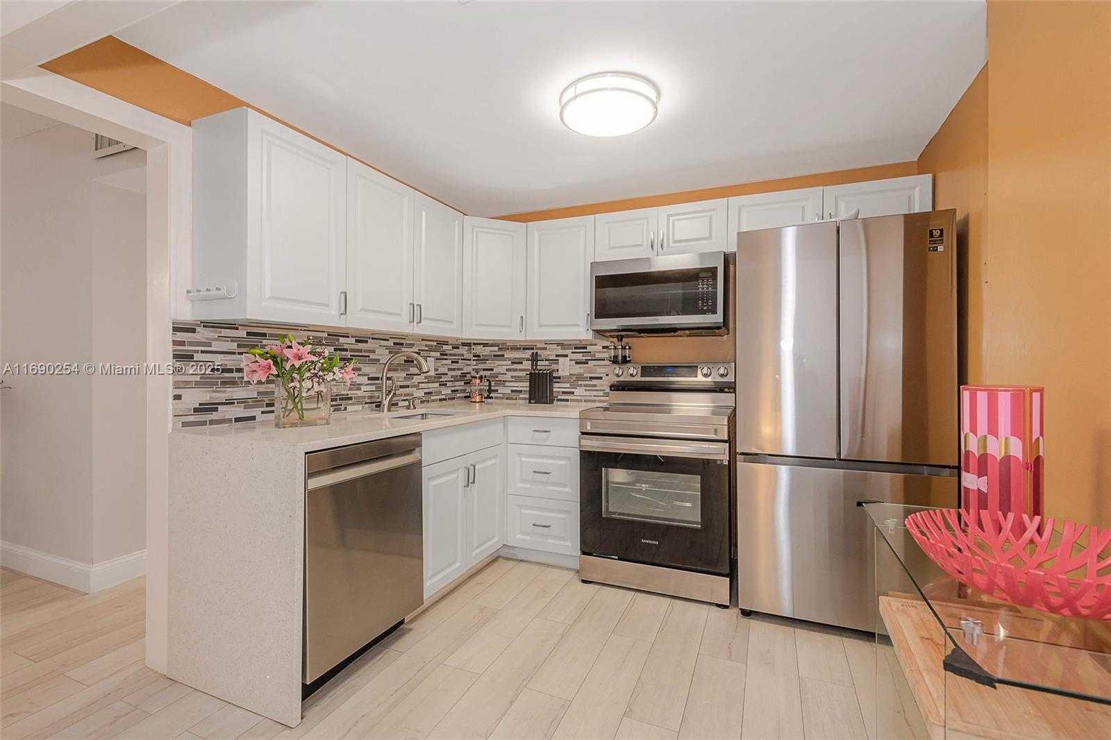 Small Image of 6700 CYPRESS RD #107, Plantation Number 20