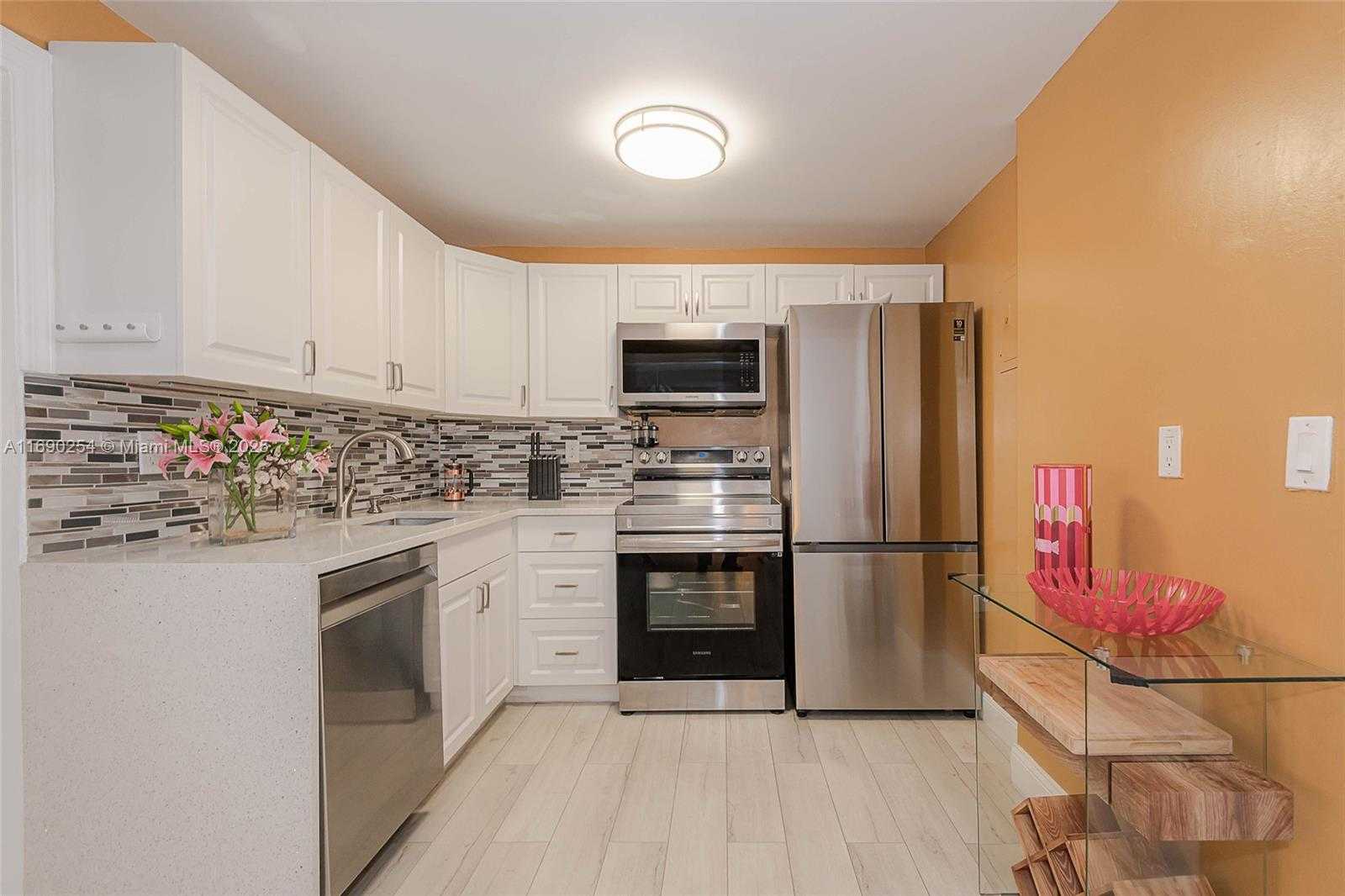 Small Image of 6700 CYPRESS RD #107, Plantation Number 21