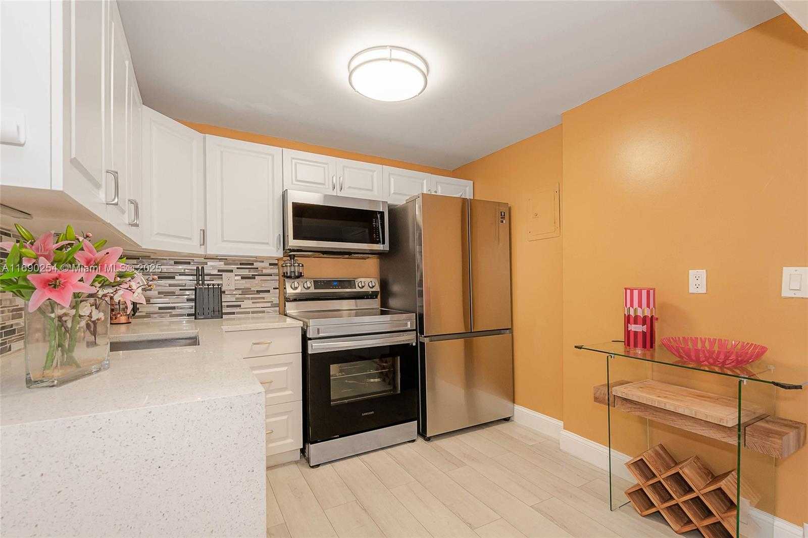 Small Image of 6700 CYPRESS RD #107, Plantation Number 22