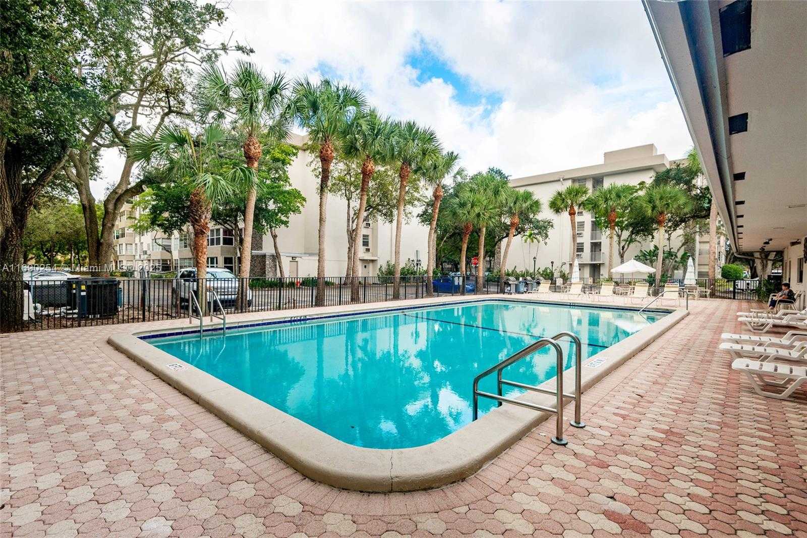 Small Image of 6700 CYPRESS RD #107, Plantation Number 25