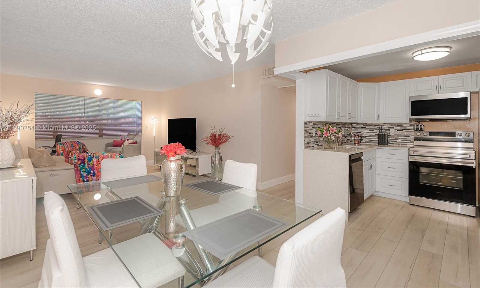 Small Image of 6700 CYPRESS RD #107, Plantation Number 4