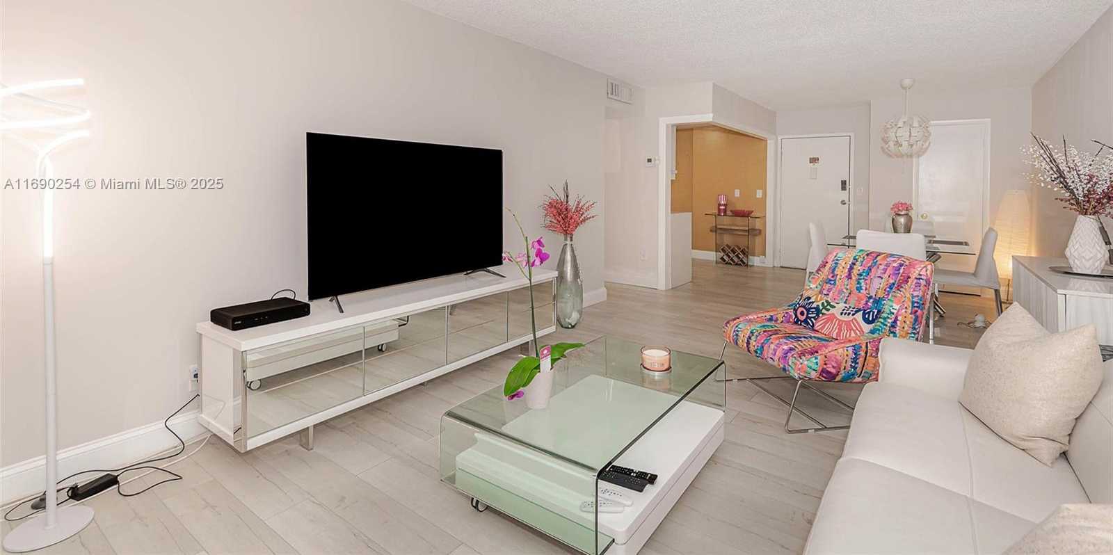Small Image of 6700 CYPRESS RD #107, Plantation Number 5