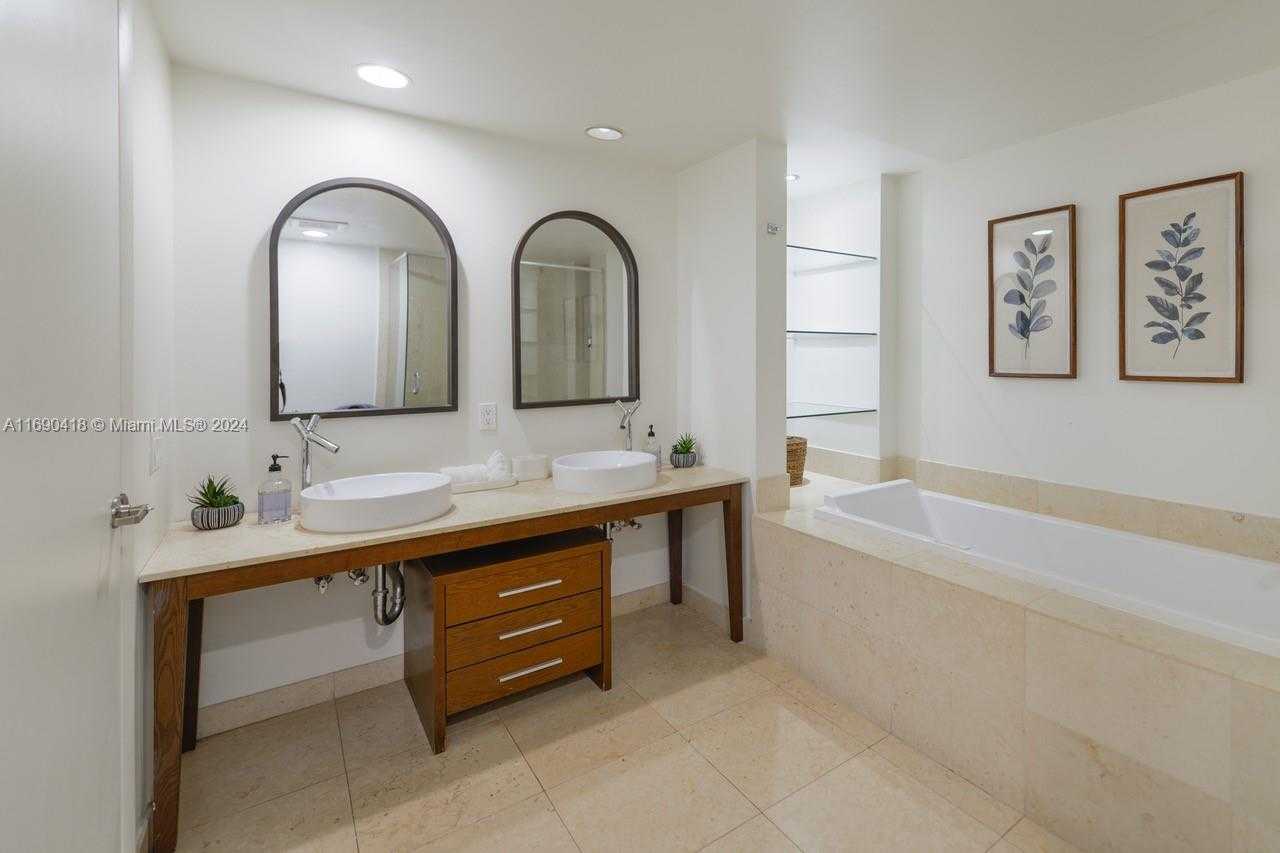 Small Image of 485 BRICKELL AVE #3708, Miami Number 14