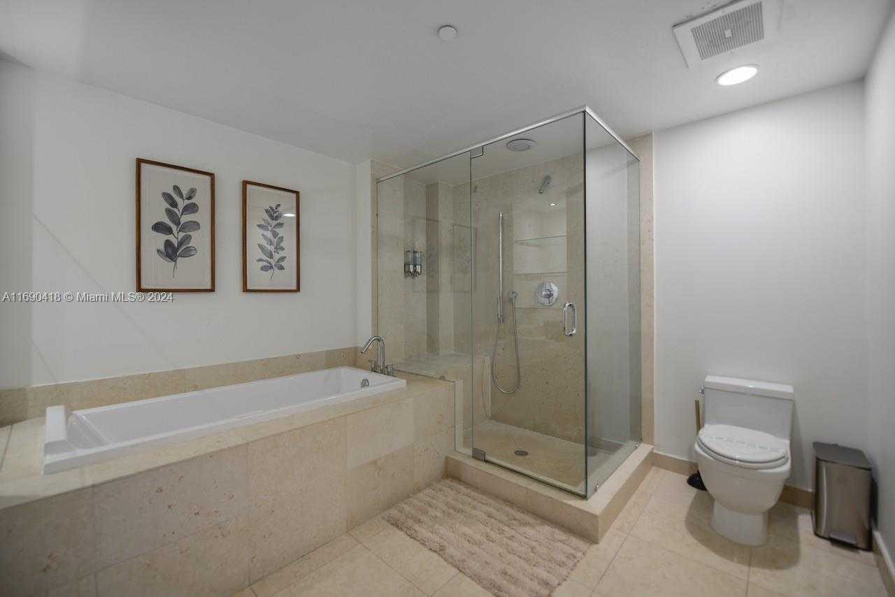 Small Image of 485 BRICKELL AVE #3708, Miami Number 15