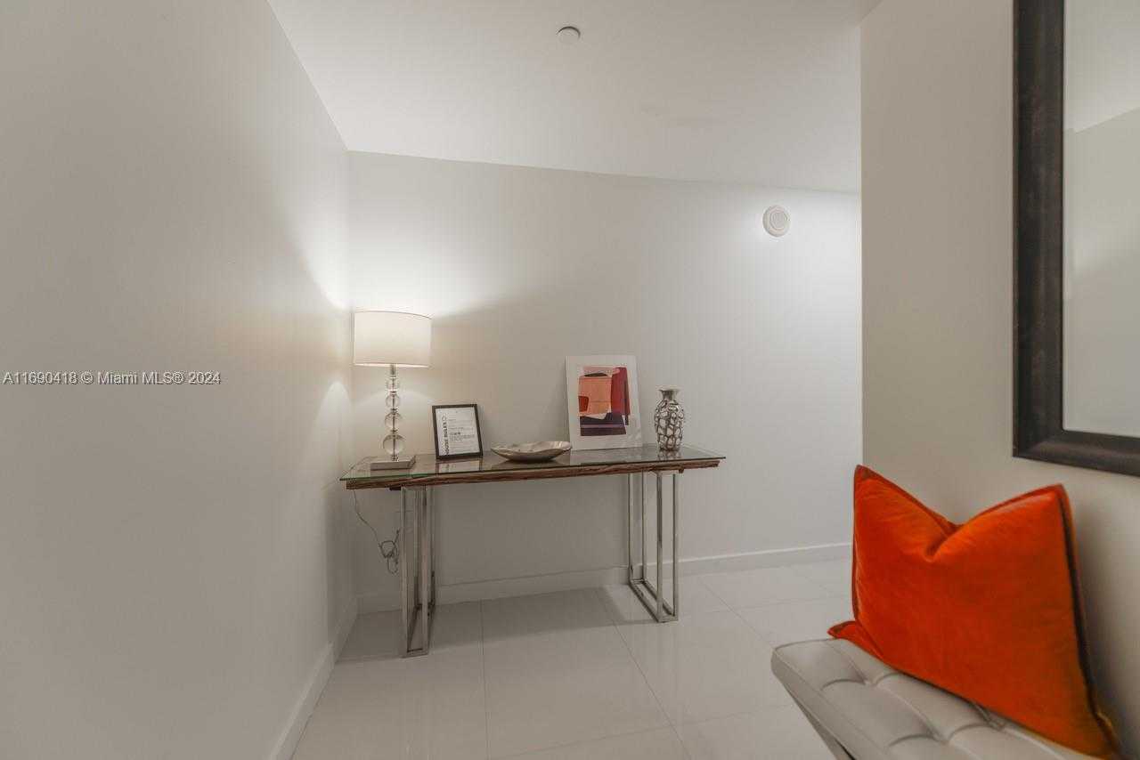 Small Image of 485 BRICKELL AVE #3708, Miami Number 17