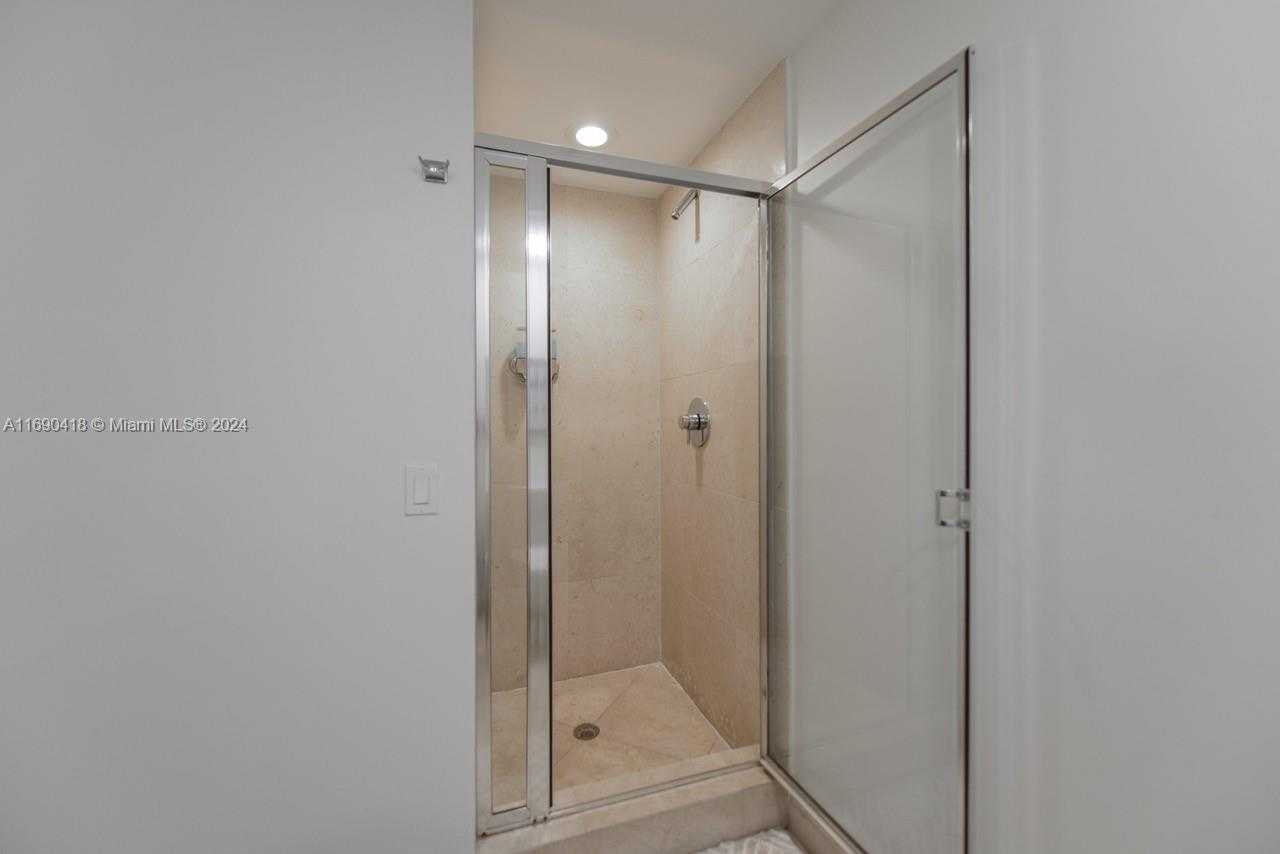 Small Image of 485 BRICKELL AVE #3708, Miami Number 18