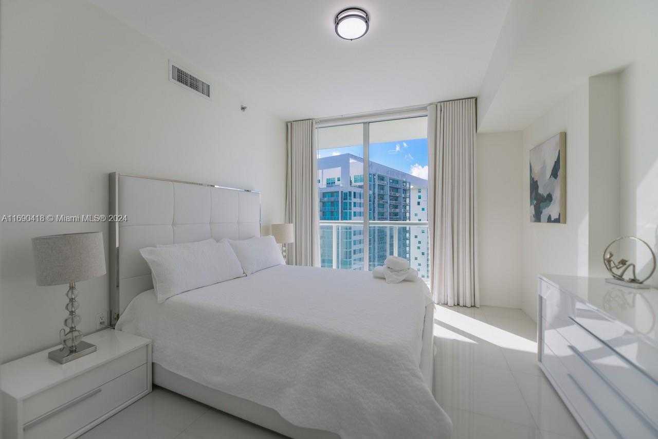 Small Image of 485 BRICKELL AVE #3708, Miami Number 19