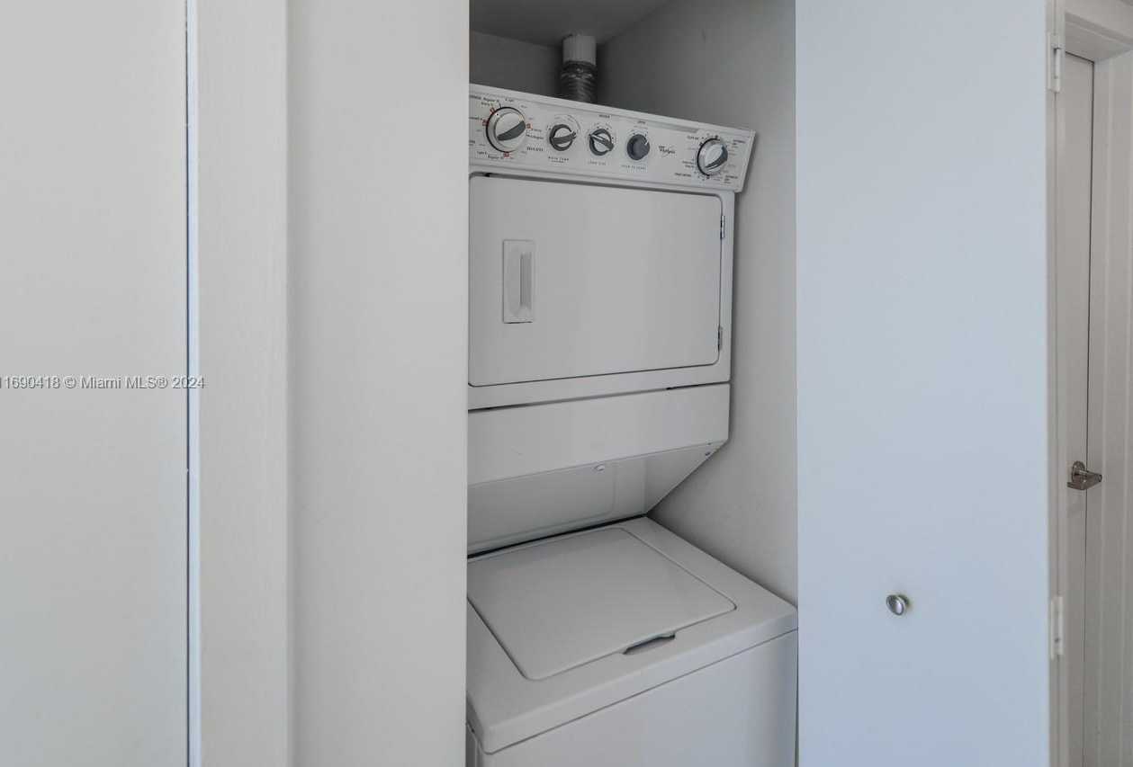 Small Image of 485 BRICKELL AVE #3708, Miami Number 26