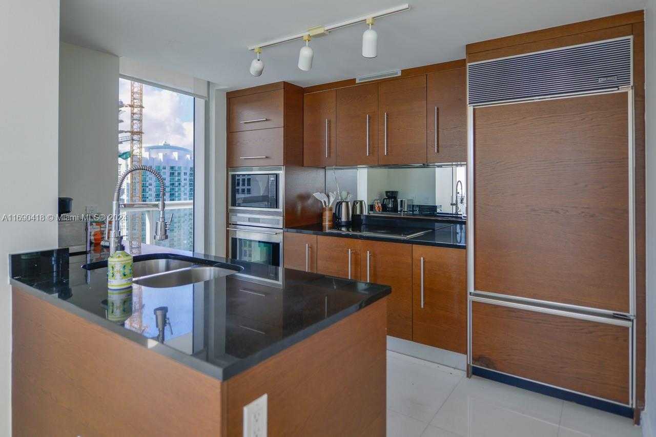 Small Image of 485 BRICKELL AVE #3708, Miami Number 7
