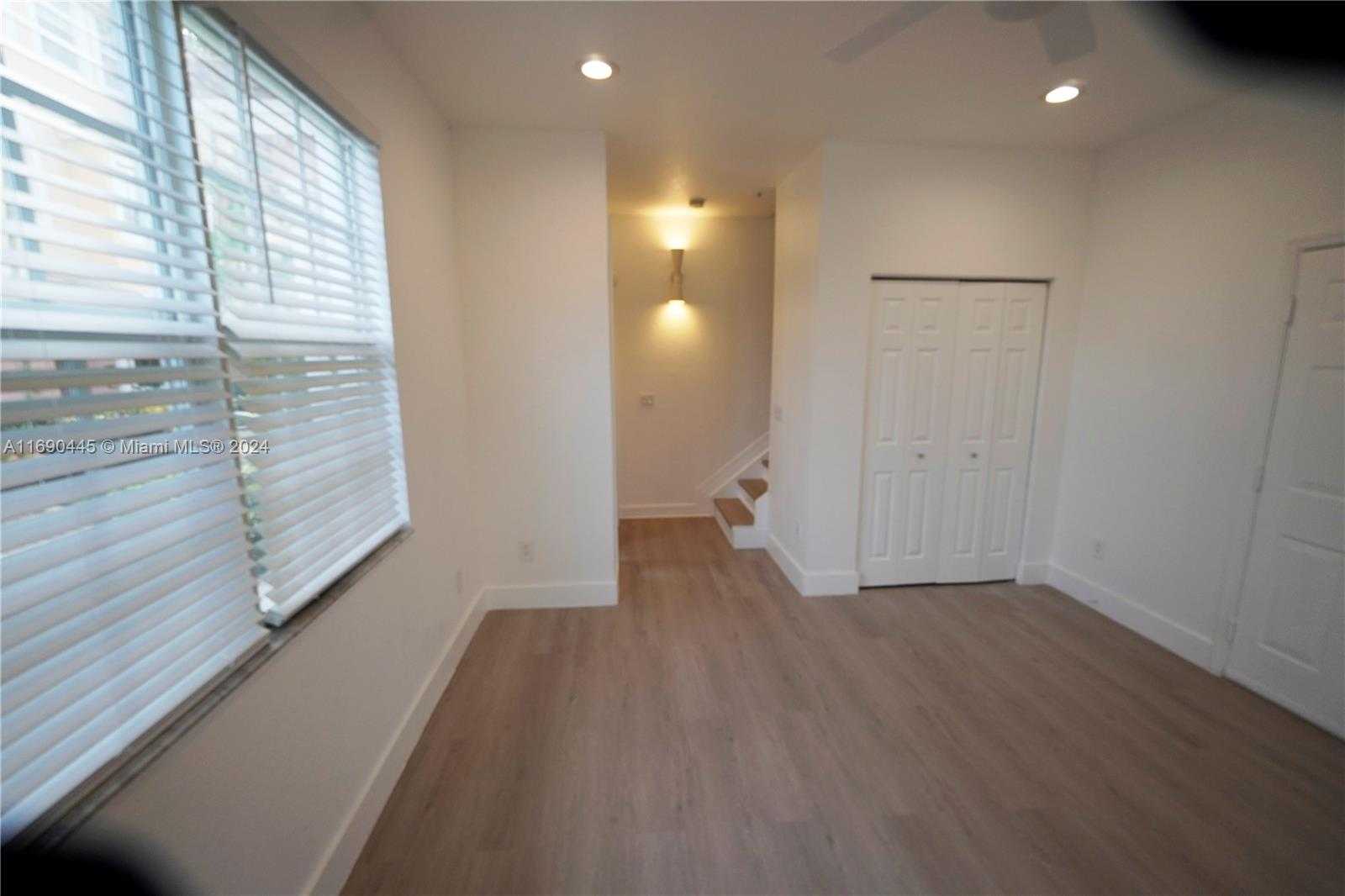 Small Image of 123 HARBORS WAY, Boynton Beach Number 11