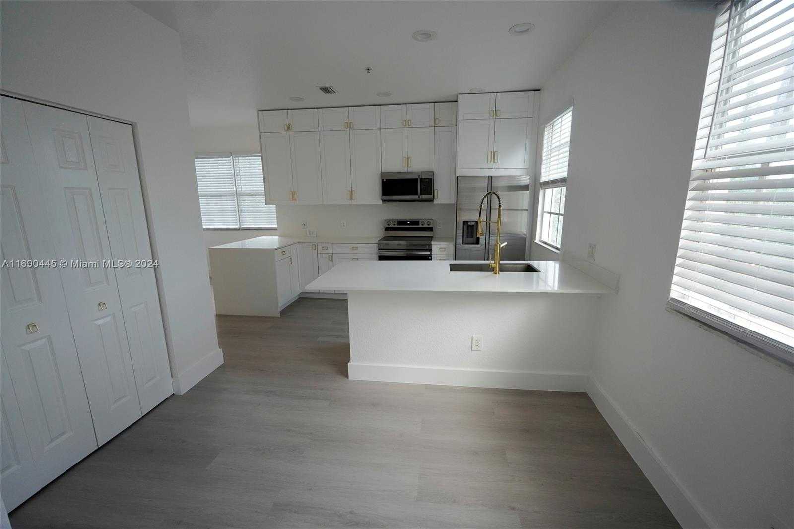 Small Image of 123 HARBORS WAY, Boynton Beach Number 13