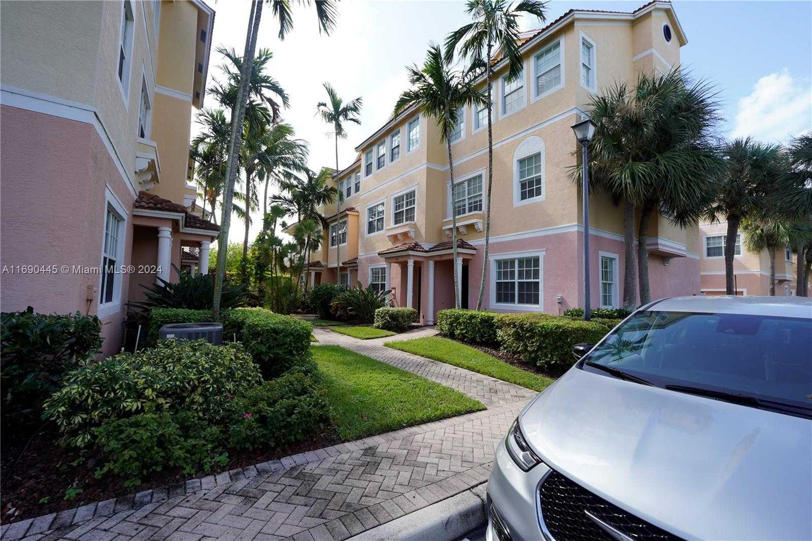 Small Image of 123 HARBORS WAY, Boynton Beach Number 3