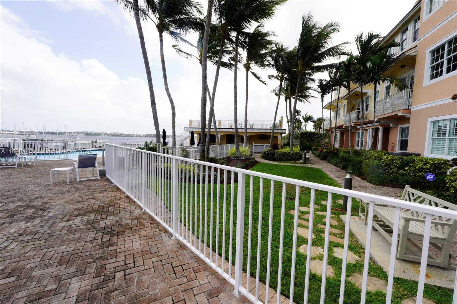Small Image of 123 HARBORS WAY, Boynton Beach Number 36