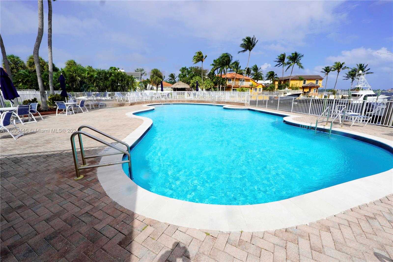 Small Image of 123 HARBORS WAY, Boynton Beach Number 5