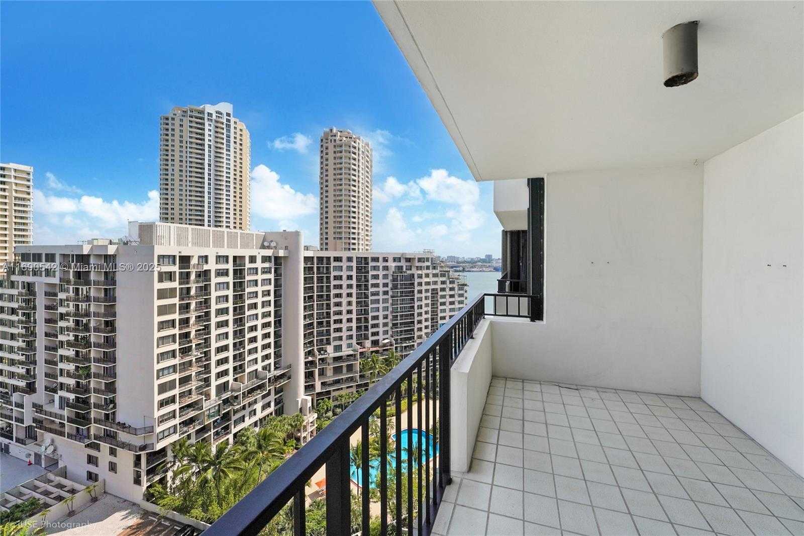 Small Image of 520 BRICKELL KEY DR #A1812, Miami Number 11