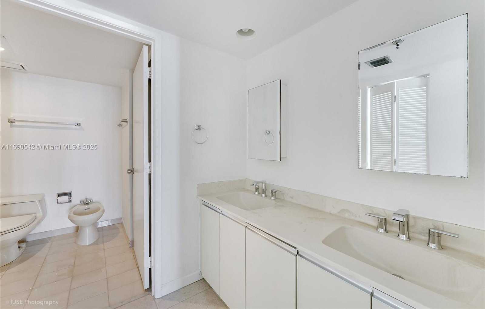 Small Image of 520 BRICKELL KEY DR #A1812, Miami Number 6