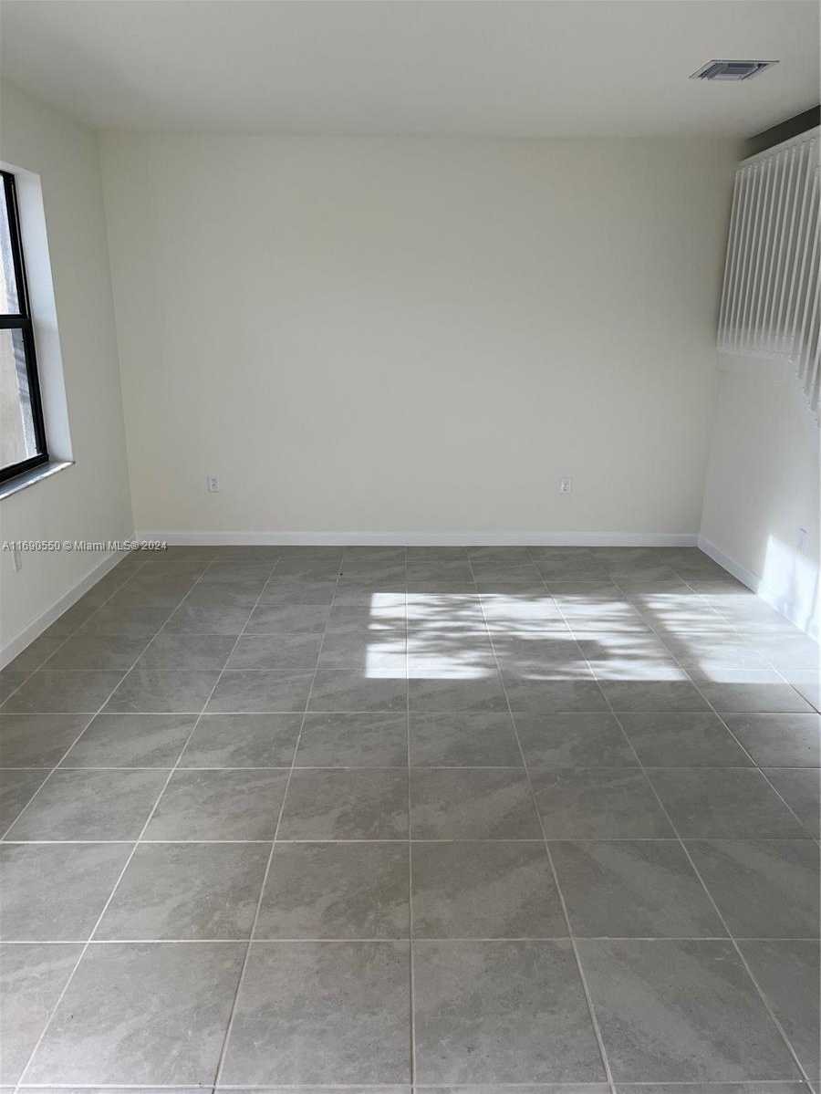 Small Image of 11447 WEST 34TH CT, Hialeah Number 10