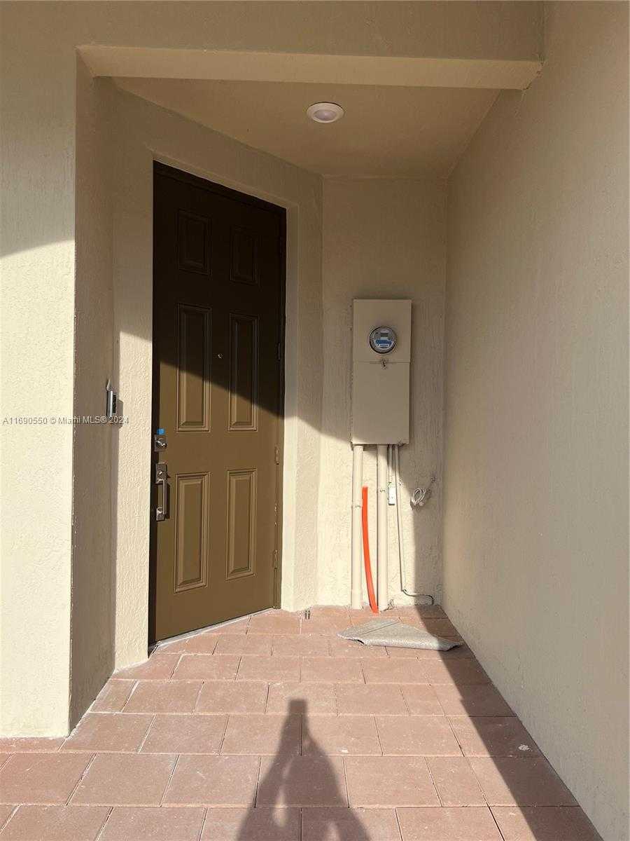 Small Image of 11447 WEST 34TH CT, Hialeah Number 5