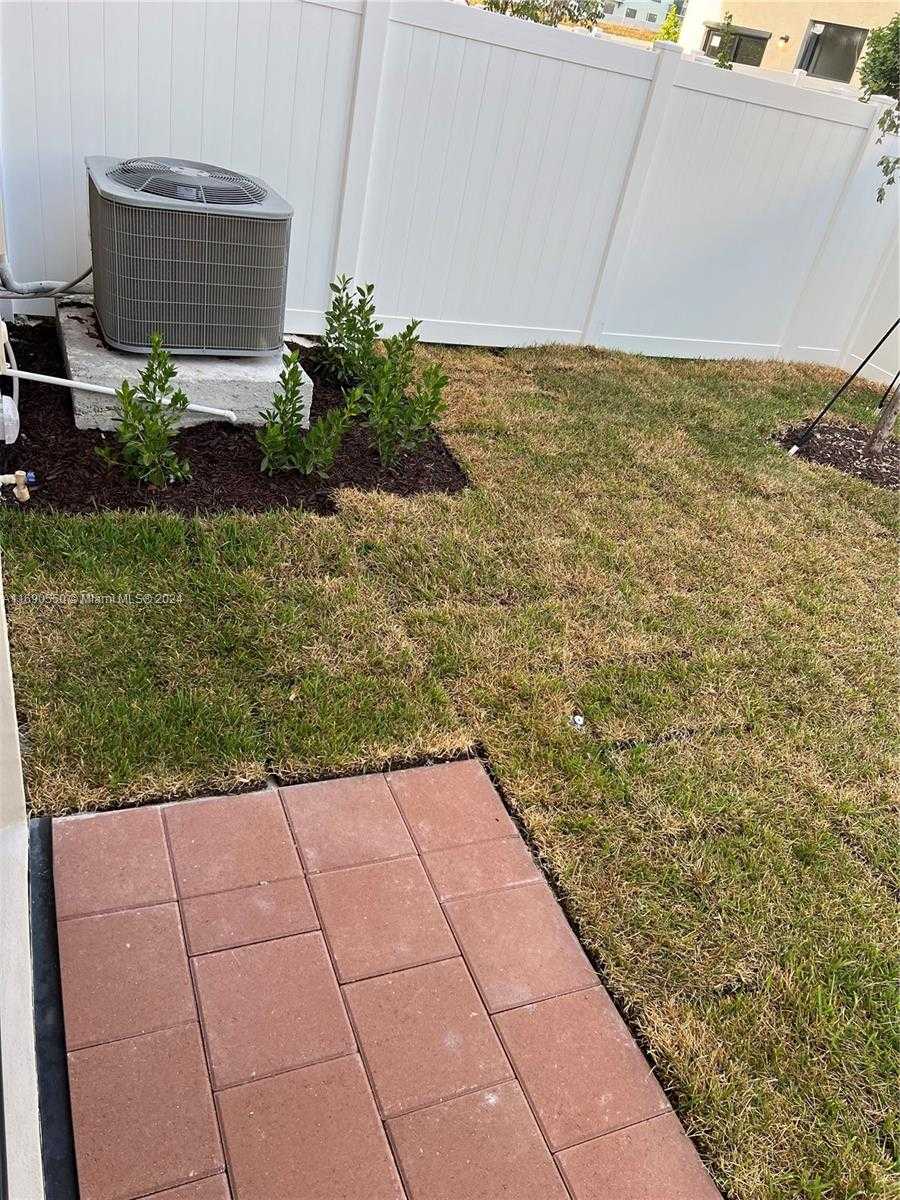Small Image of 11447 WEST 34TH CT, Hialeah Number 54