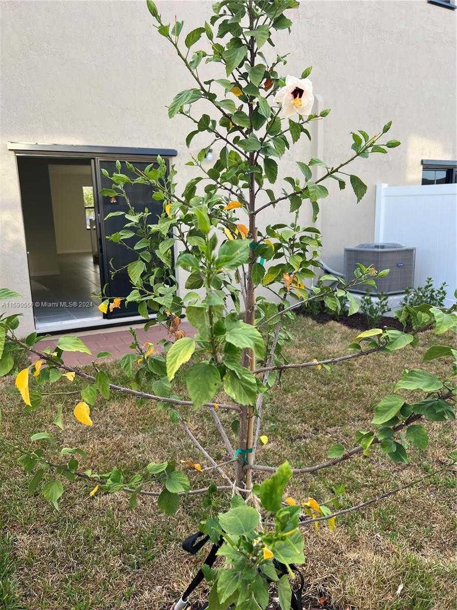 Small Image of 11447 WEST 34TH CT, Hialeah Number 57