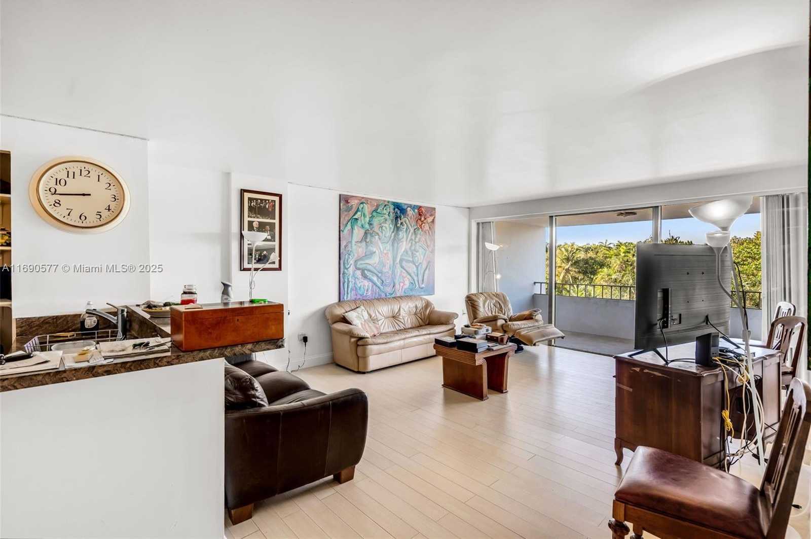 Small Image of 155 OCEAN LANE DR #312, Key Biscayne Number 2