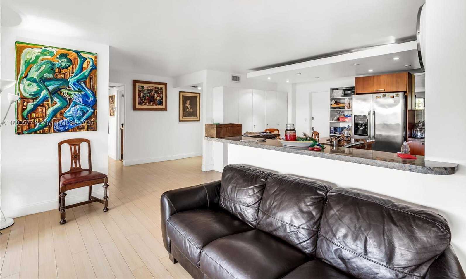 Small Image of 155 OCEAN LANE DR #312, Key Biscayne Number 4