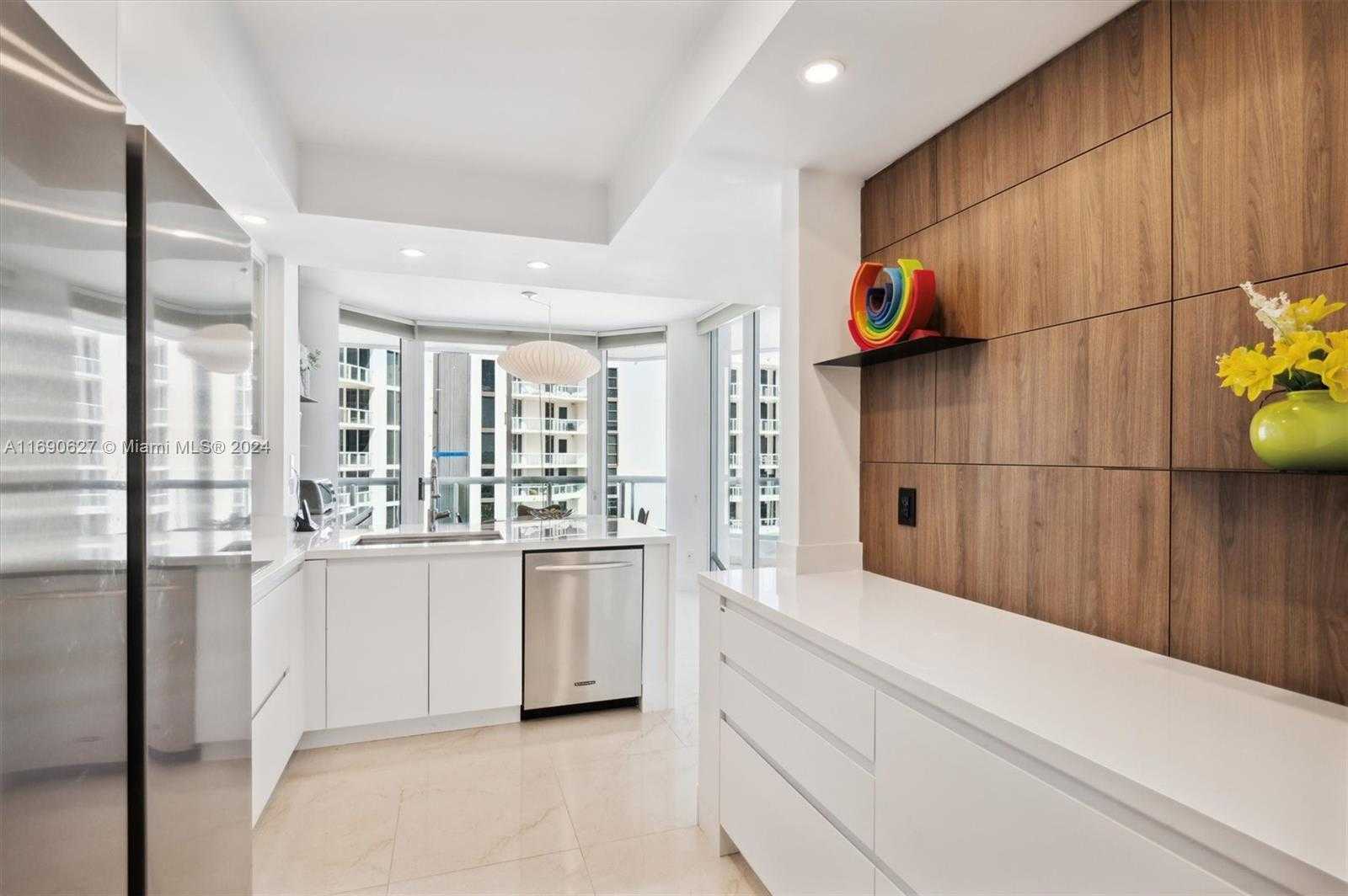 Small Image of 21150 Point Pl, Aventura, FL 33180, USA Number 13