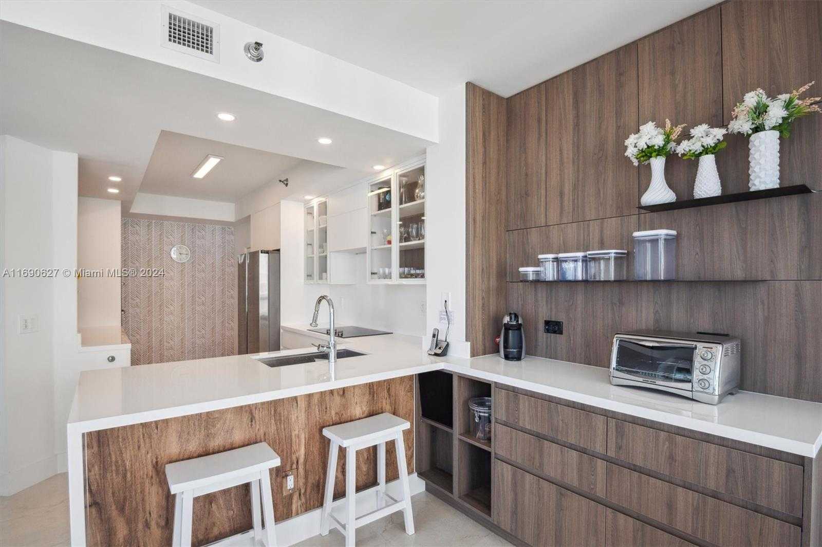 Small Image of 21150 Point Pl, Aventura, FL 33180, USA Number 15