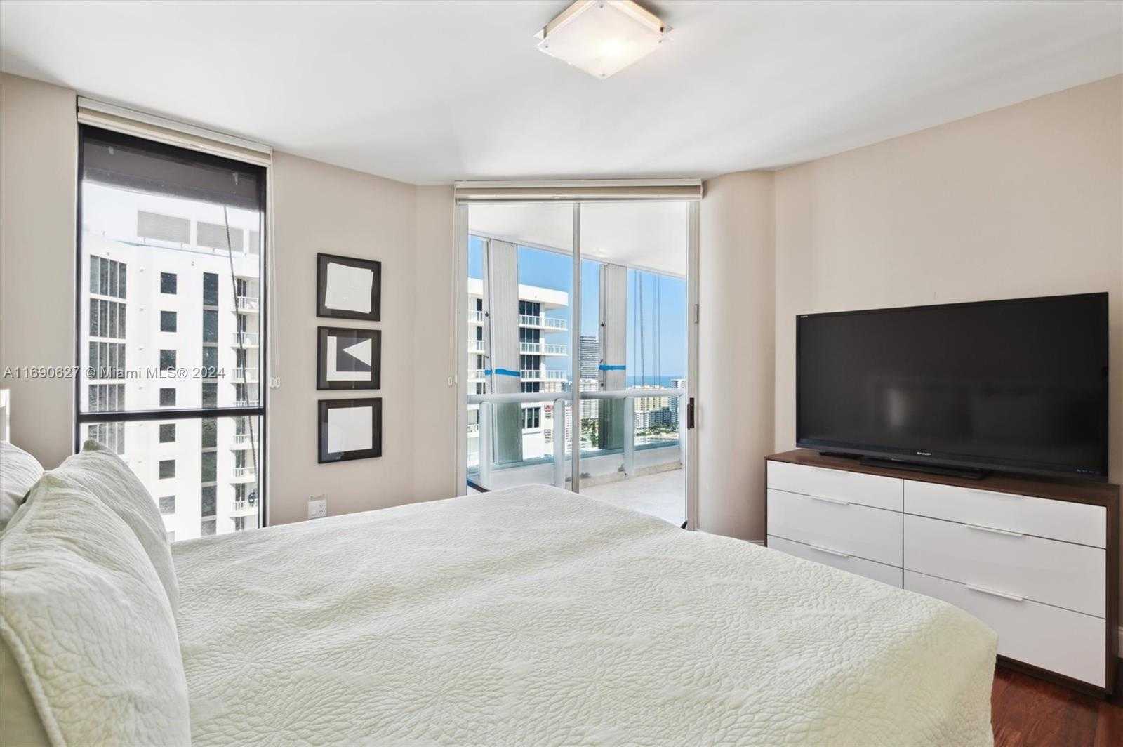 Small Image of 21150 Point Pl, Aventura, FL 33180, USA Number 22