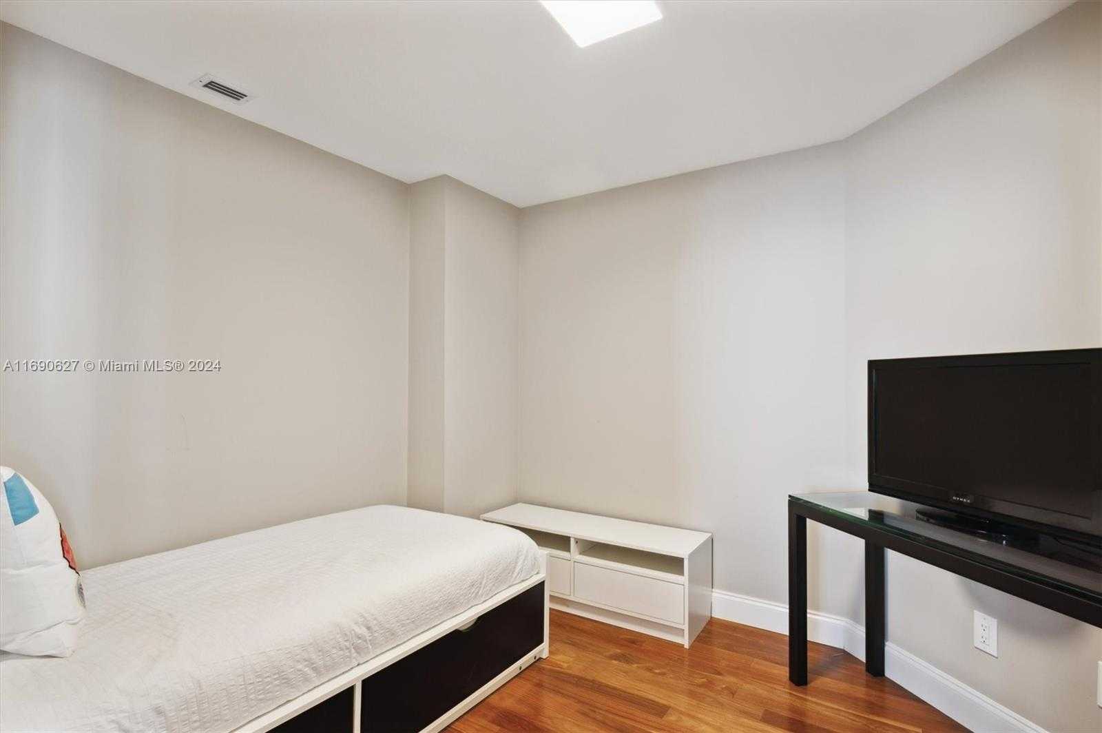 Small Image of 21150 Point Pl, Aventura, FL 33180, USA Number 23