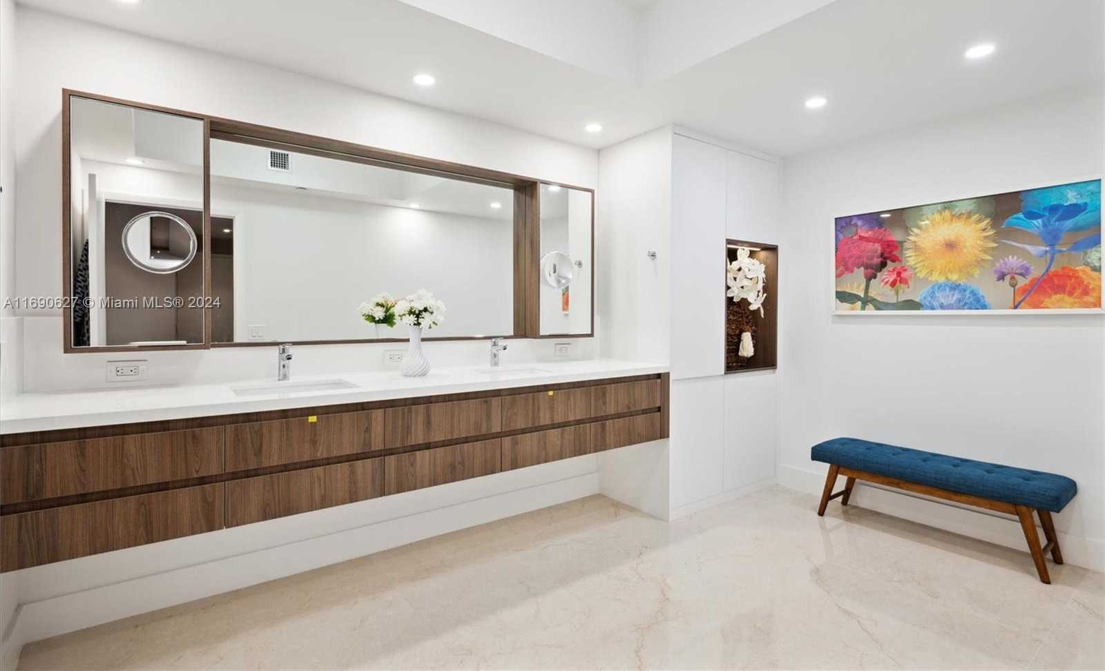 Small Image of 21150 Point Pl, Aventura, FL 33180, USA Number 24