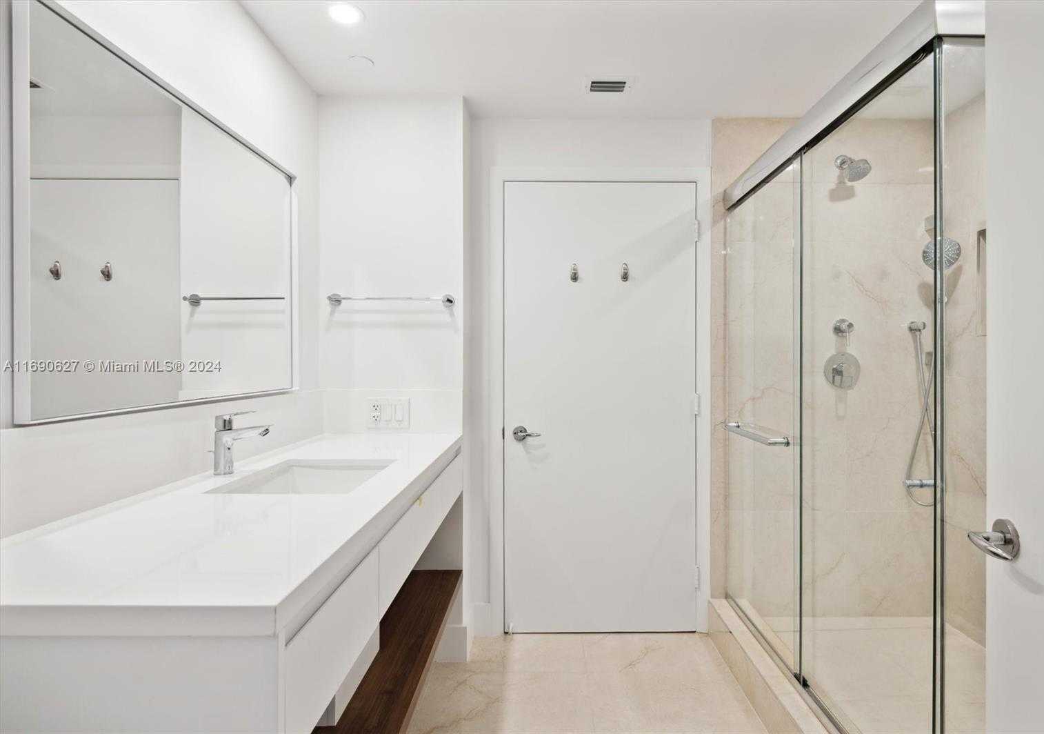 Small Image of 21150 Point Pl, Aventura, FL 33180, USA Number 27