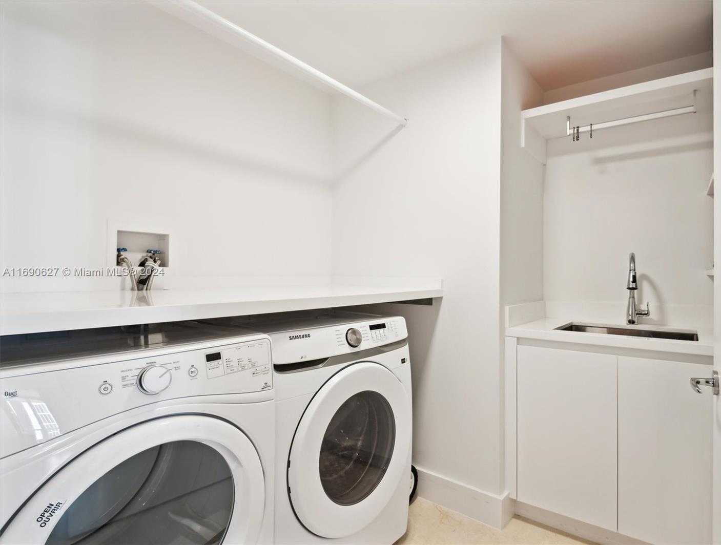 Small Image of 21150 Point Pl, Aventura, FL 33180, USA Number 29