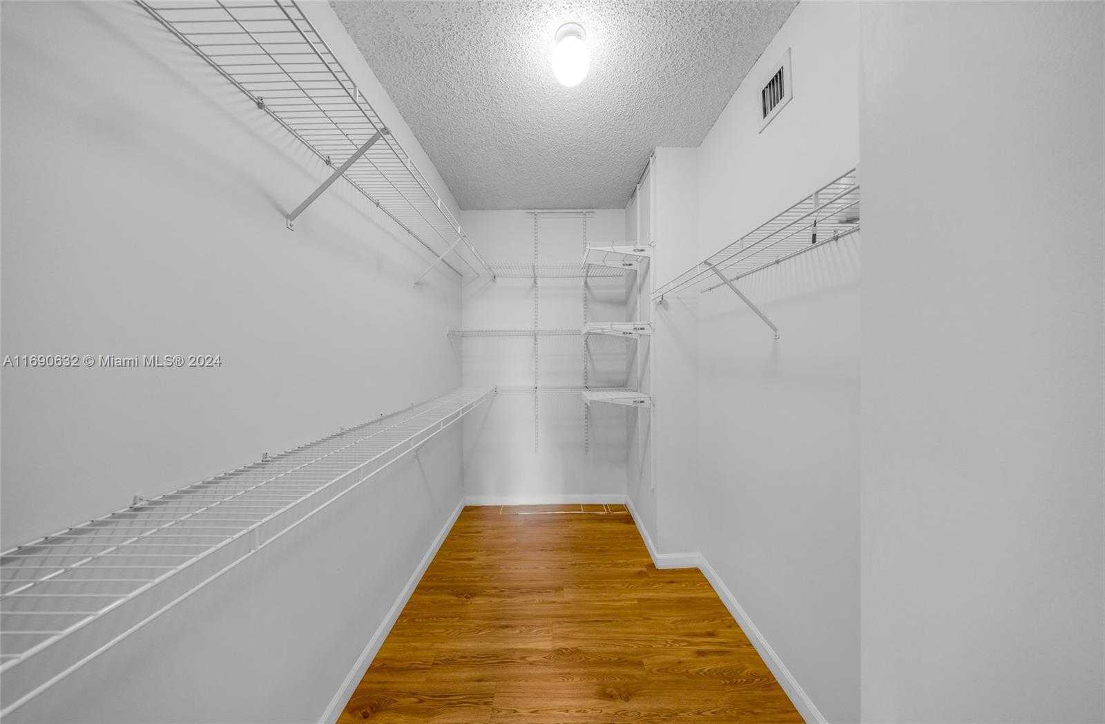 Small Image of 17125 N Bay Rd, Sunny Isles Beach, FL 33160, USA Number 12