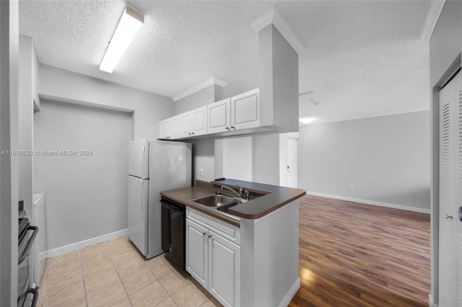 Small Image of 17125 N Bay Rd, Sunny Isles Beach, FL 33160, USA Number 13
