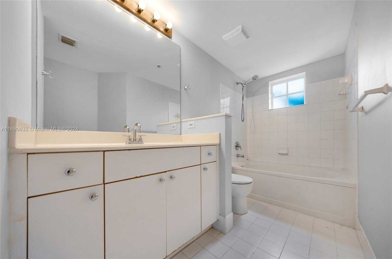 Small Image of 17125 N Bay Rd, Sunny Isles Beach, FL 33160, USA Number 14